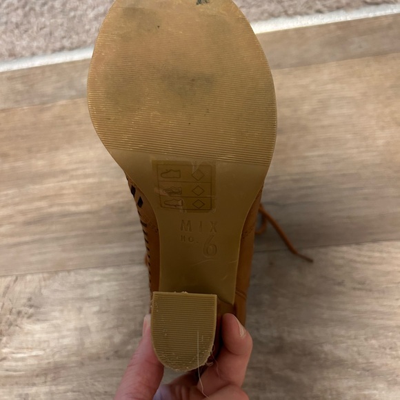 Mix 6 healed lacey sandal - Picture 4 of 5